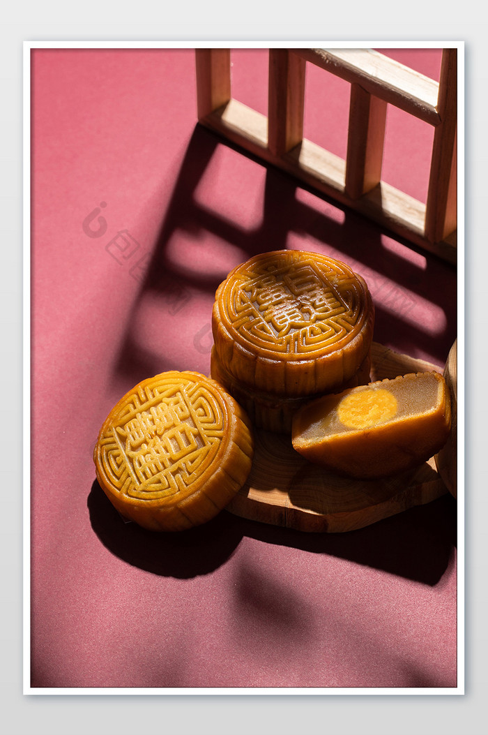 喜庆节日传统食物中秋节月饼摄影图