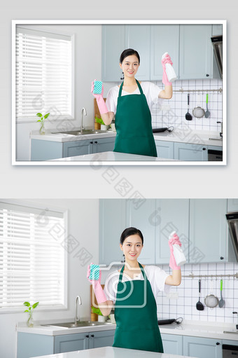年轻家政服务女性家庭主妇举着清洁用品图片