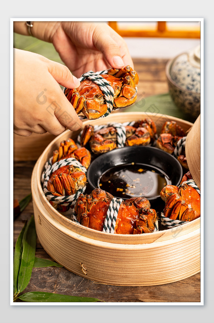 中式蒸笼大闸蟹美食摄影图
