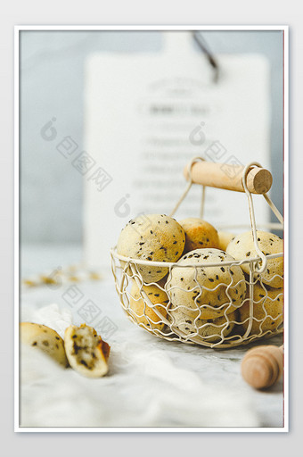 甜品麻薯恐龙蛋面包美食摄影图片