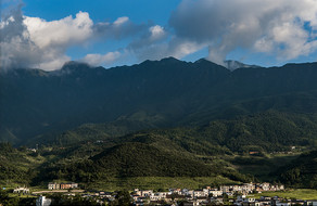 秋天武功山乡村风光落日斜照摄影图片