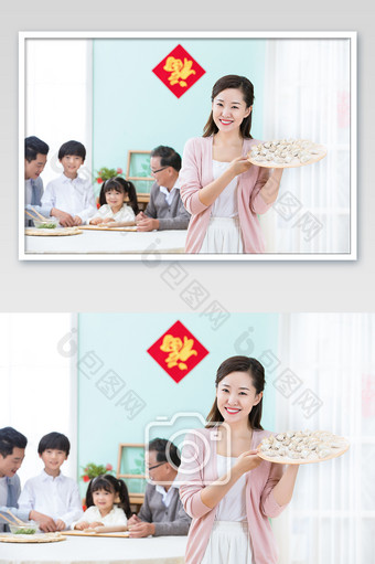 春节新年家庭团聚包饺子妈妈晒饺子图片