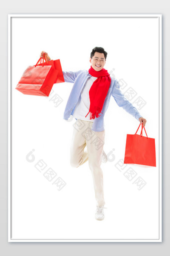 春节新年男性手持购物袋跳跃图片