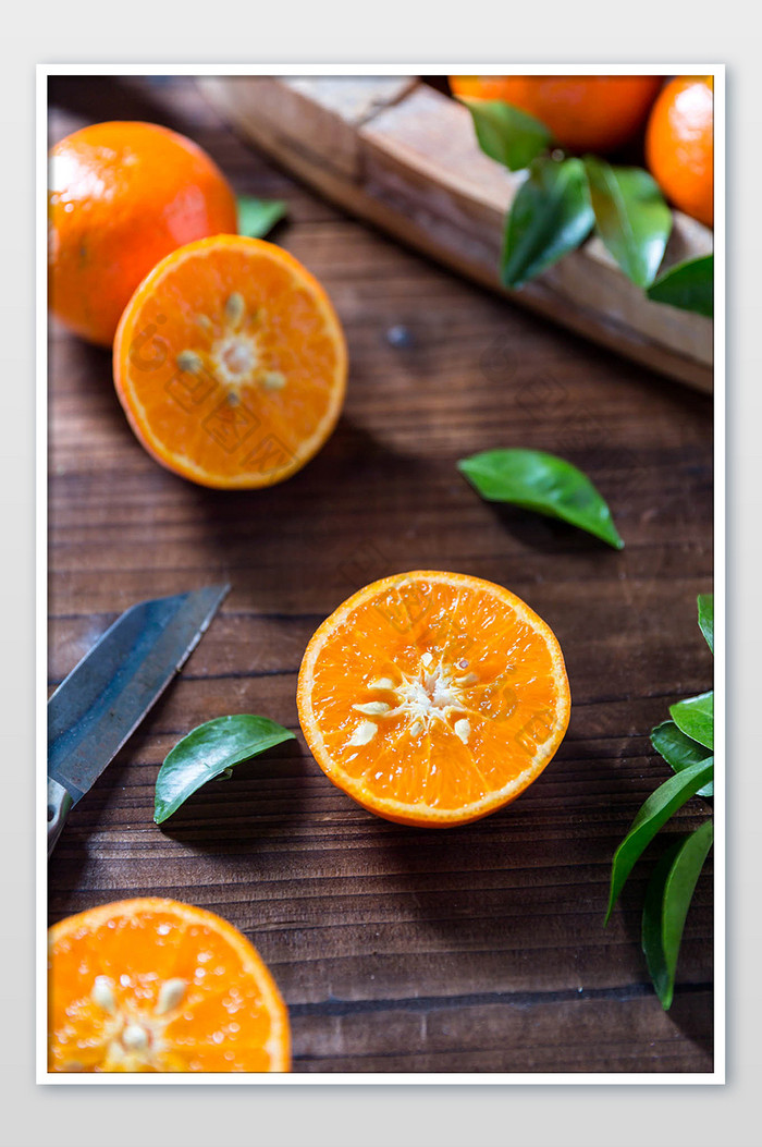 暗调暖秋橙子新鲜水果静物摄影图片