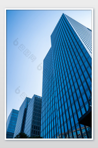 蓝色大气城市商务办公楼图片
