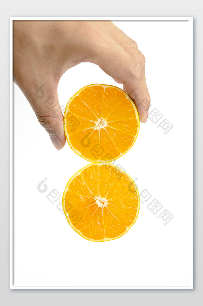 竖版白底特写手里两个橘子