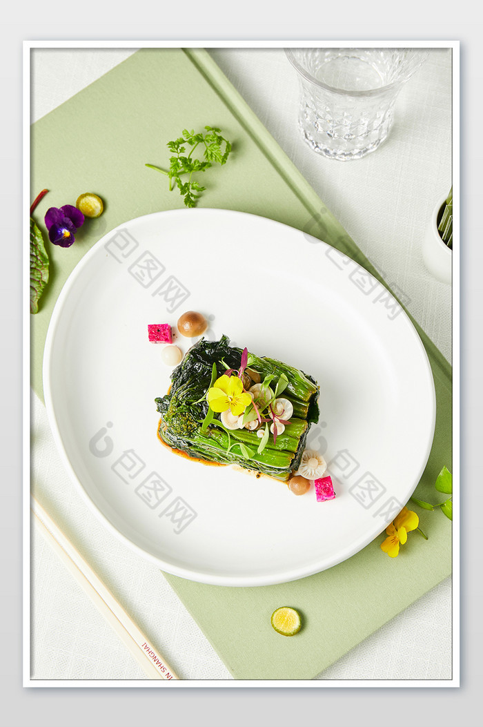 绿色青菜松茸蔬菜凉菜美食摄影图片图片