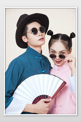 功夫男女国潮情侣写真双人戴墨镜合影图片下载