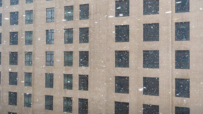 VLOG冬天办公楼下雪升格画面