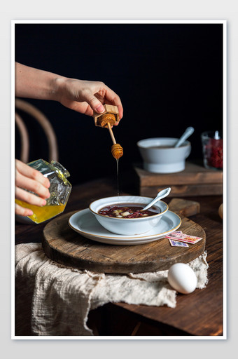 美食甜点红豆粥海报摄影图片