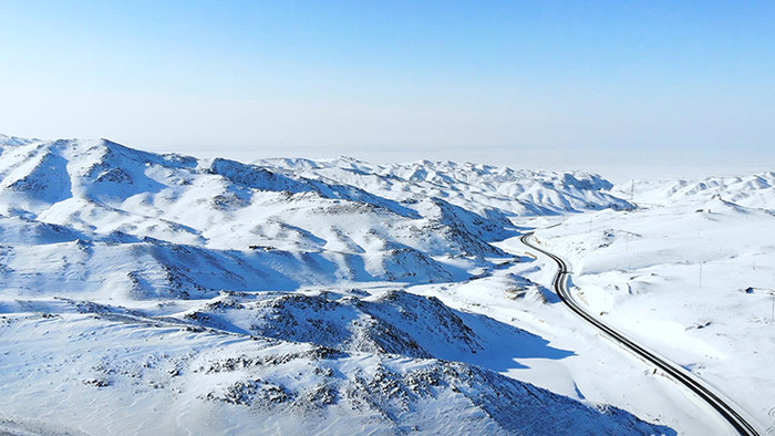 航拍新疆阿勒泰公路雪山雪景Vlog素材