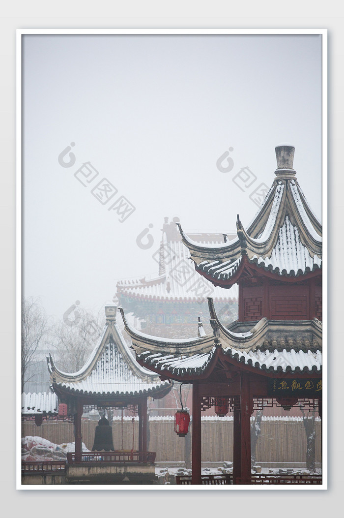 冬季湖心亭阁建筑摄影图片