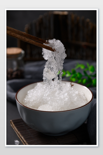 复古风滋补美容雪燕泡发场景摄影图片