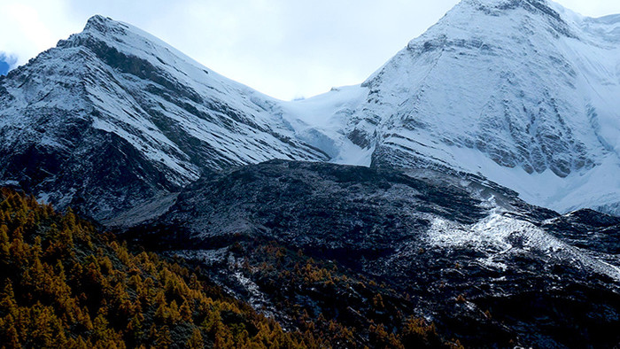 延时逐格四川甘孜稻城亚丁自然风景区雪山