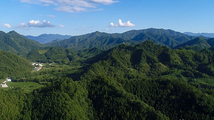 航拍高清山区森林村庄