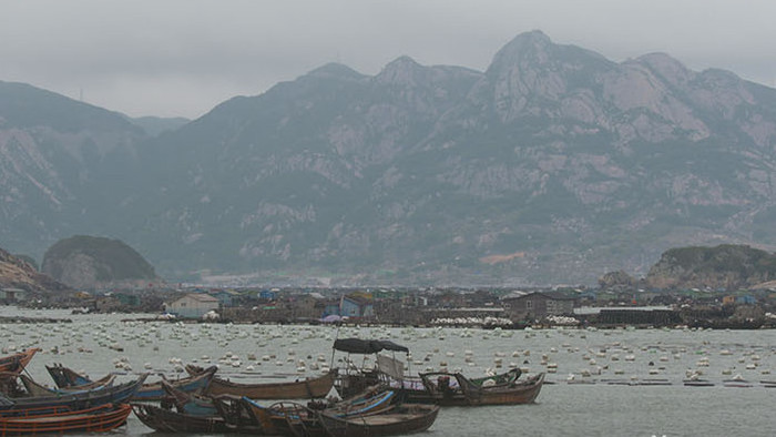 实拍福建连江海湾打渔船归来的景观视频