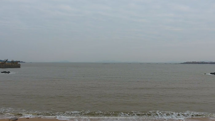 实拍连江海岸美丽的海浪沙滩视频