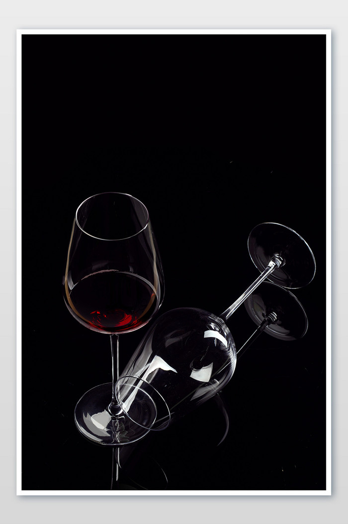 红酒杯黑底图酒醒酒器图片图片