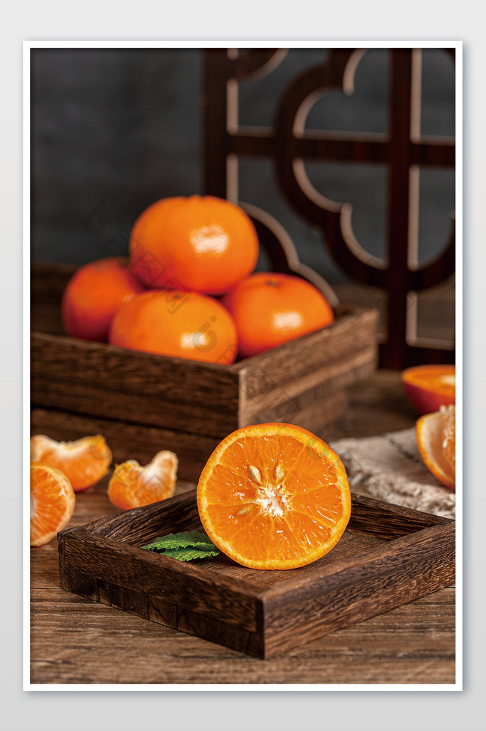竖版古风拍摄柑橘好吃切半水果