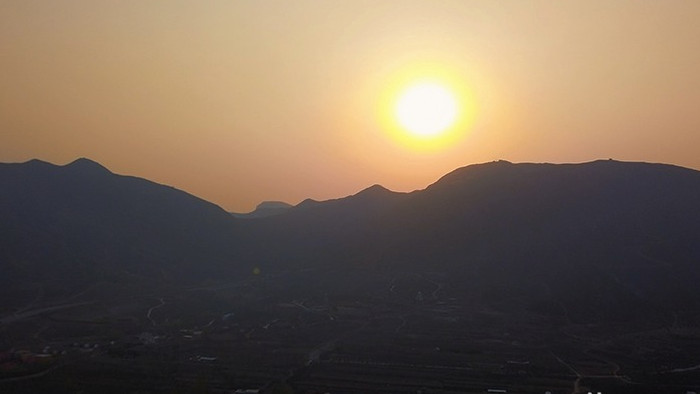 4K大气航拍西山夕阳西下日落