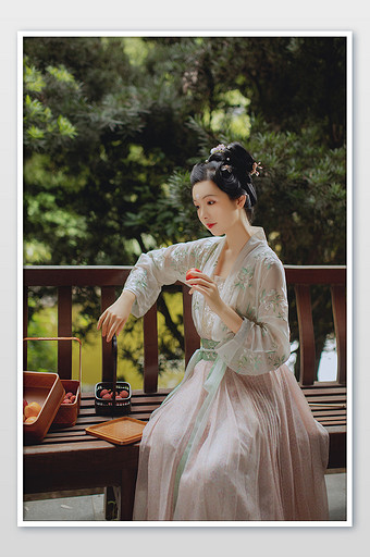 找不到心仪的记者节游园活动素材试试颜色筛选功能吧