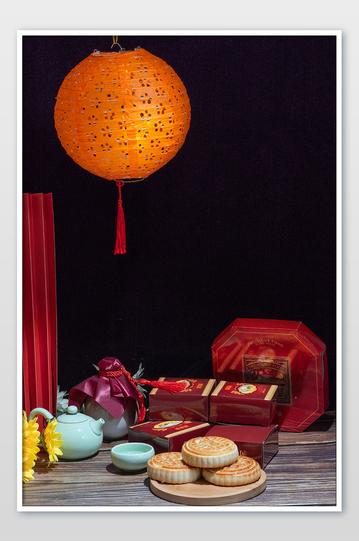中秋节月饼灯笼摄影图