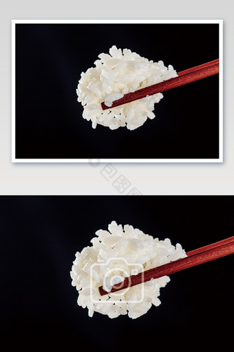 黑色背景拍摄筷子夹起米饭图片
