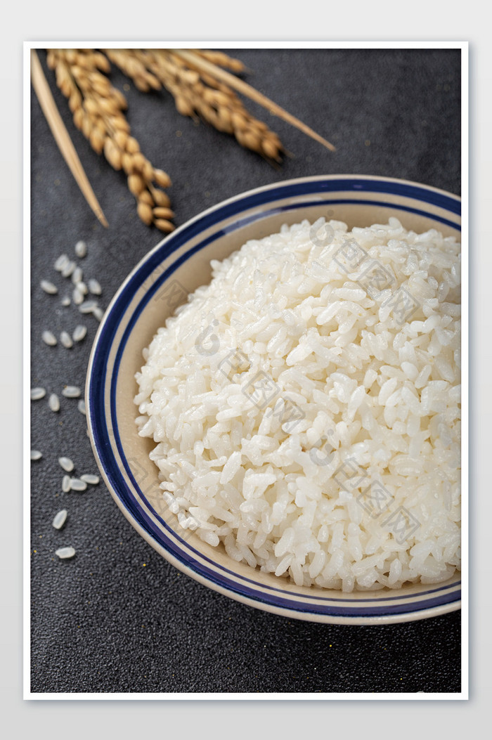 竖版拍摄碗里的白色大米饭粮食素材