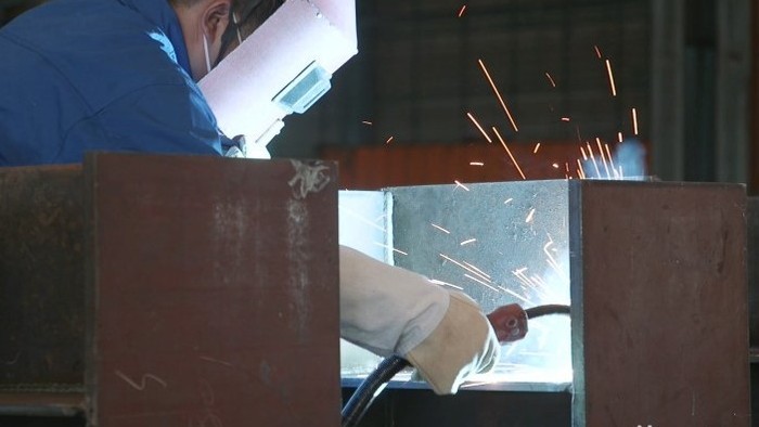 钢铁工厂焊接实拍视频