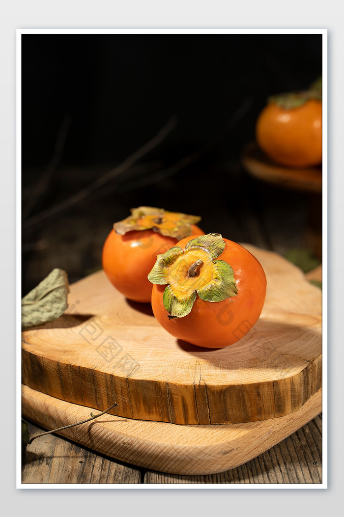 秋天新鲜柿子摄影图