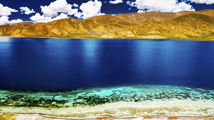 西藏湛蓝色的湖泊羊湖图片