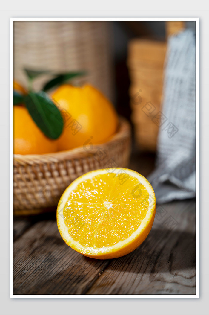 冬季新鲜橙子切面摄影图