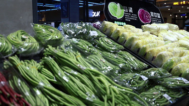 实拍超市里的蔬菜时令蔬菜娃娃菜生菜芹菜