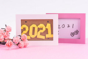粉色2021年相框
