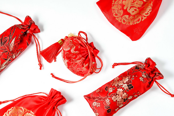 传统节日红色荷包白底图图片
