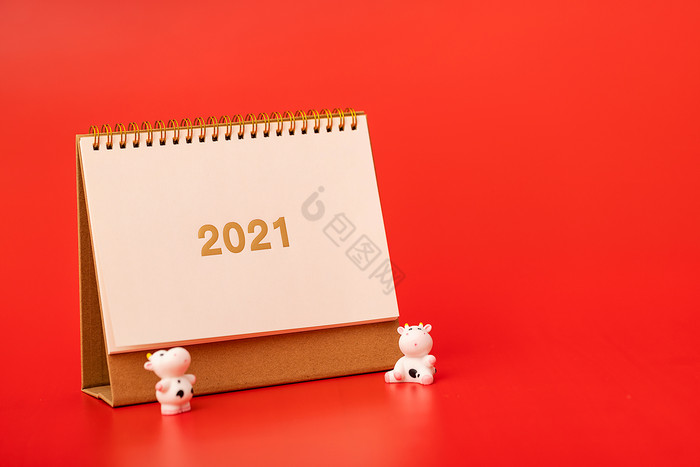 2021牛年红色背景台历日历图片