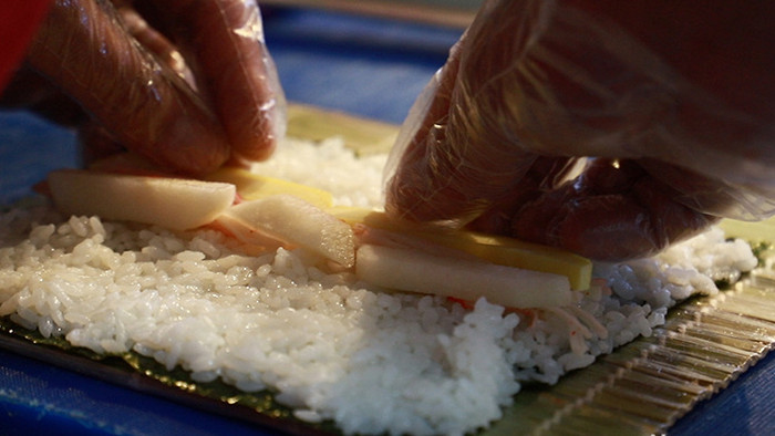 实拍制作寿司手工制作日本料理