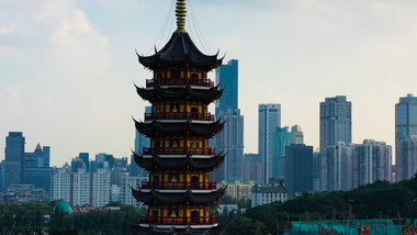 航拍南京鸡鸣寺风景区药师佛塔大雄宝殿