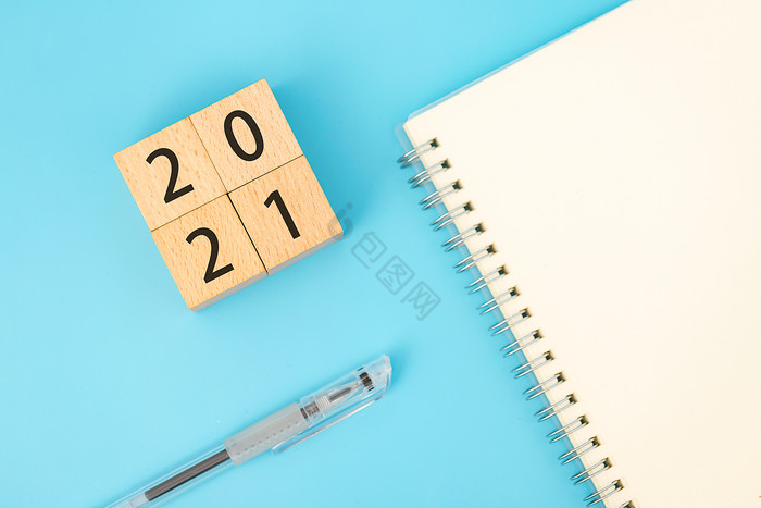 2021年新年创意蓝色办公桌面图片
