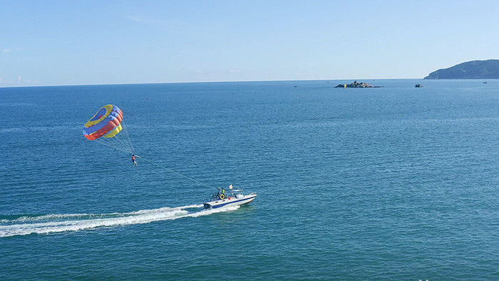 4K航拍三亚亚龙湾海上娱乐项目