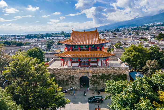 航拍大理地标大理古城景色的摄影图图片