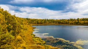 阿尔山杜鹃湖秋景