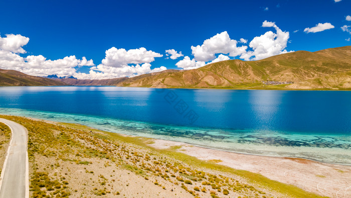 西藏羊卓雍措湖泊图片