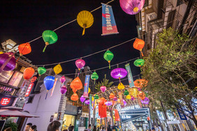 昆明地标南墙集市夜景摄影图片