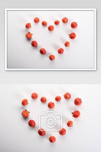 新鲜草莓心形摆设