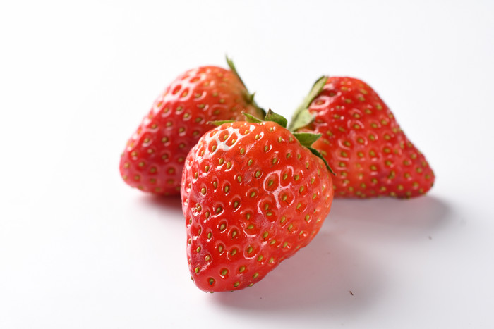新鲜草莓水果45度图片