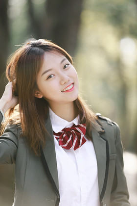 初中生校服图片