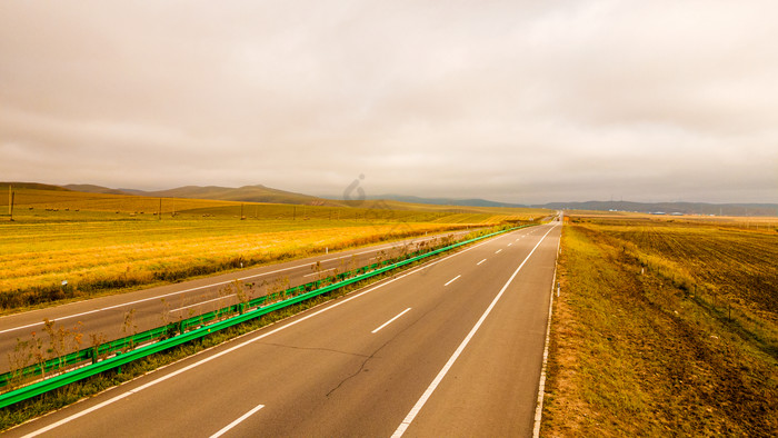 航拍内蒙古公路道路图片