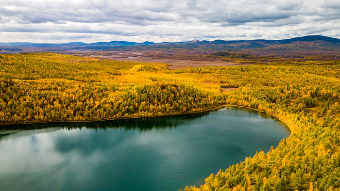 内蒙古阿尔山天池秋季图片
