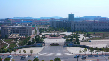 大气航拍湖南食品药品职业学院校园风景